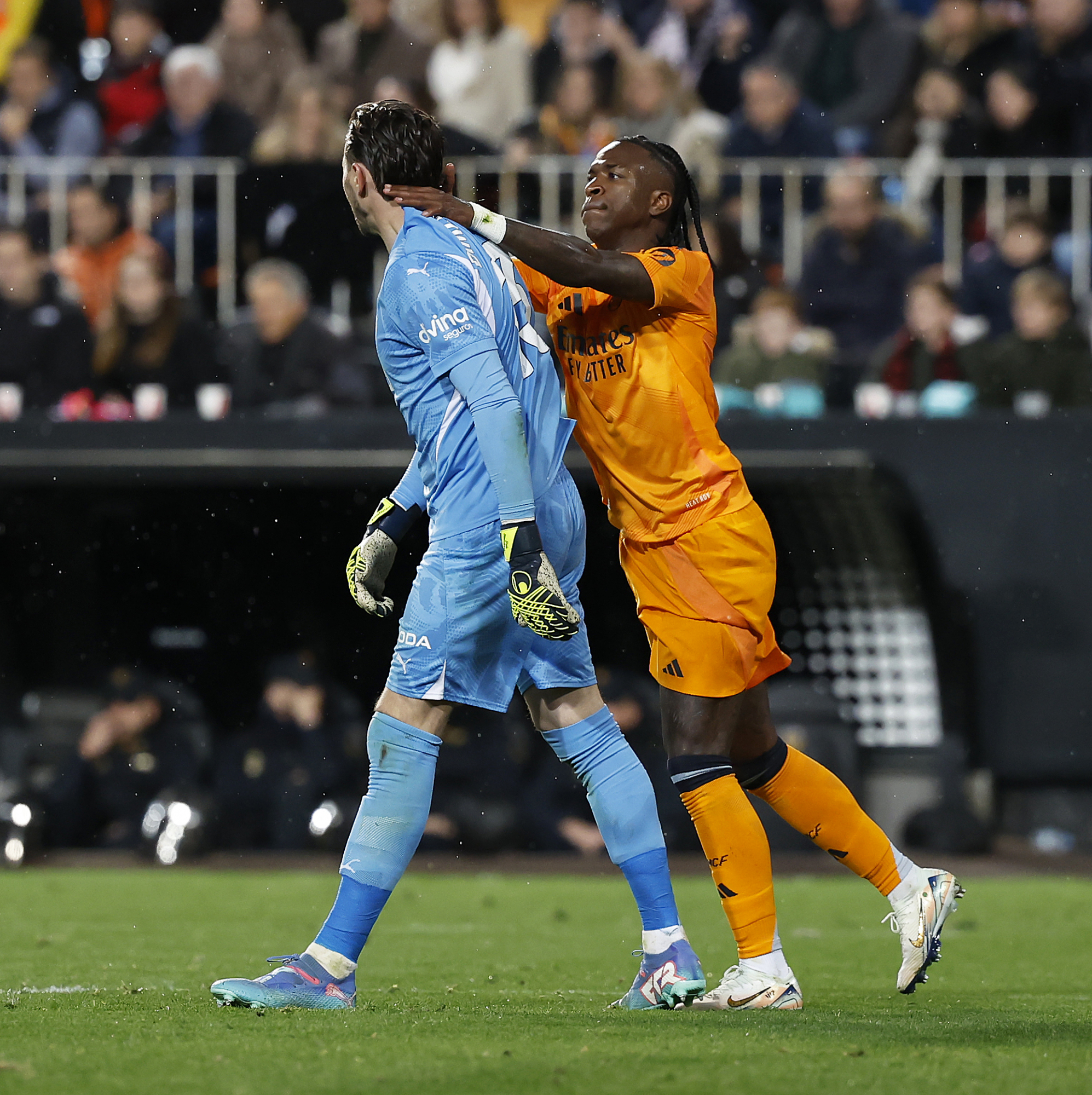 续带队出战 续带队出战