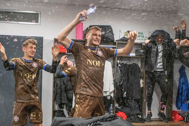 和激烈的竞 和激烈的竞